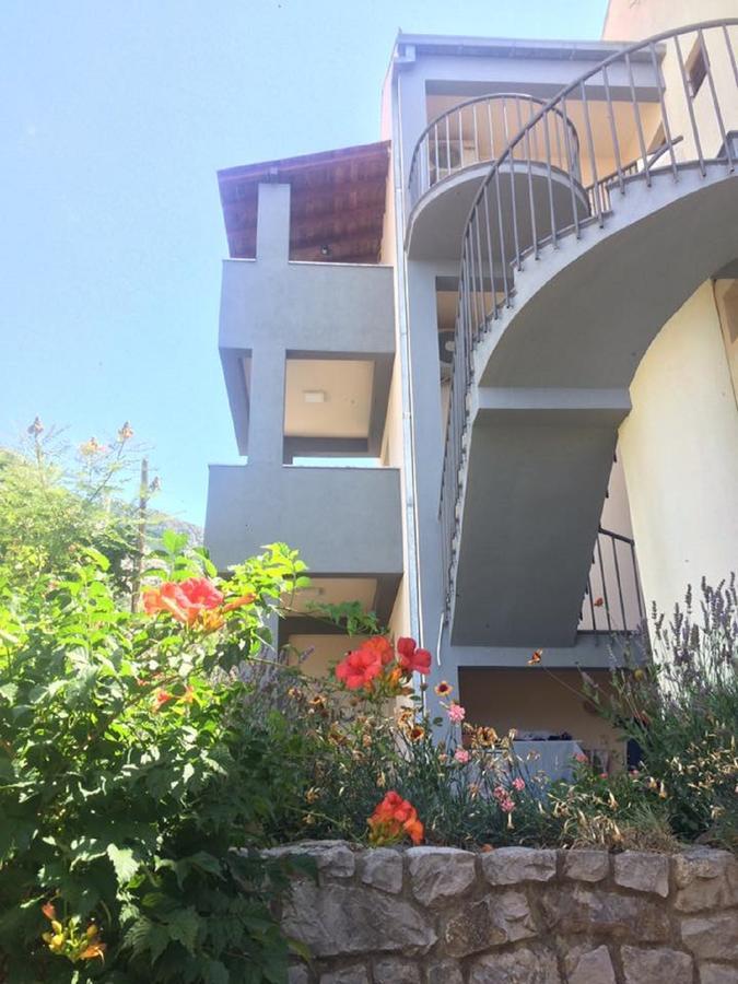 Apartments Djulija Сутоморе Экстерьер фото